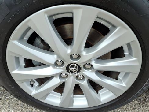 Used 2018 Toyota Camry LE w/ Convenience Package FWD image 11
