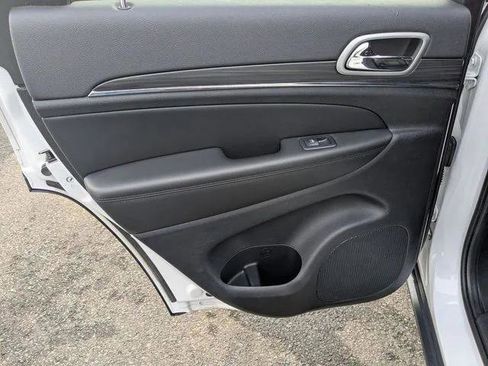 Certified 2022 Jeep Grand Cherokee Limited AWD/4WD image 24