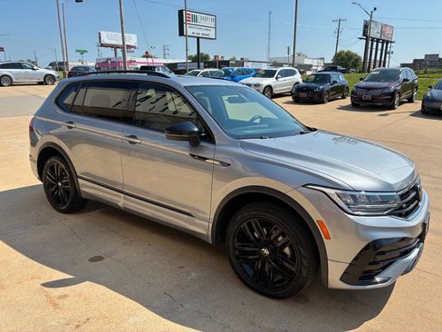 Used 2022 Volkswagen Tiguan SE R-Line image 6