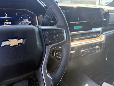 Used 2025 Chevrolet Silverado 2500 LT w/ Convenience Package image 29