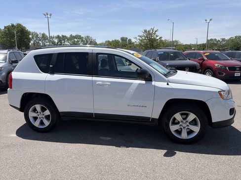 Used 2011 Jeep Compass Sport FWD image 5
