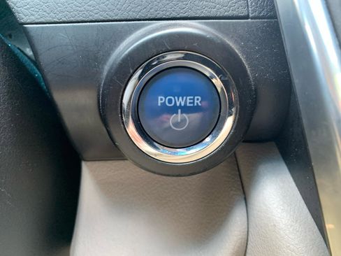 Used 2015 Toyota Camry XLE w/ Moonroof Package FWD image 19