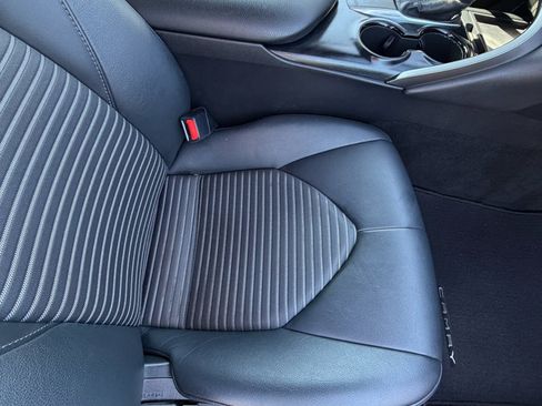 Used 2020 Toyota Camry SE image 19