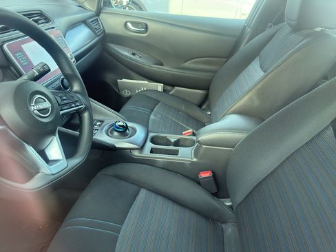 Certified 2025 Nissan Leaf S FWD image 9