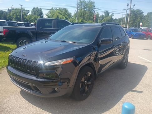 Used 2017 Jeep Cherokee High Altitude AWD/4WD image 7