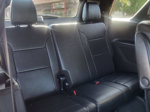 Used 2023 Chevrolet Traverse High Country FWD image 23