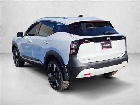 New 2026 Nissan Kicks SR image 9