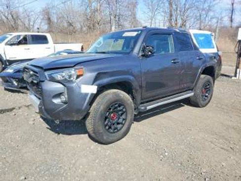 Used 2022 Toyota 4Runner SR5 Premium w/ TRD Black Wheel Package (TMS) AWD/4WD image 2