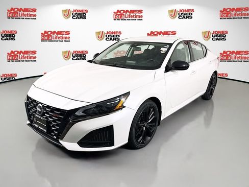 Certified 2023 Nissan Altima 2.5 SR image 12