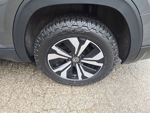 Used 2024 Volkswagen Atlas SE image 29