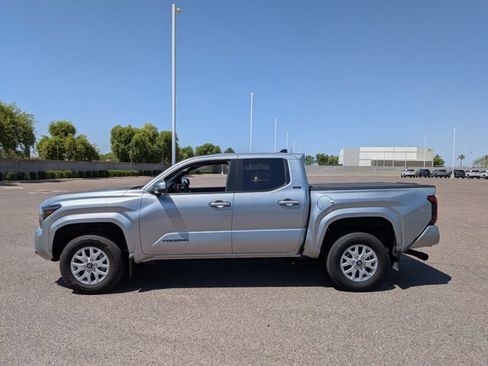 Used 2025 Toyota Tacoma SR5 image 8