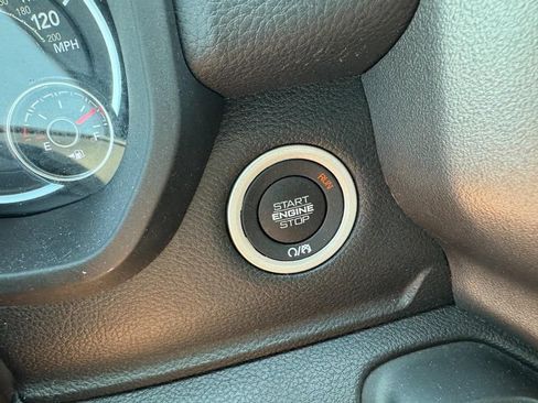 Used 2025 RAM 1500 Big Horn AWD/4WD image 23