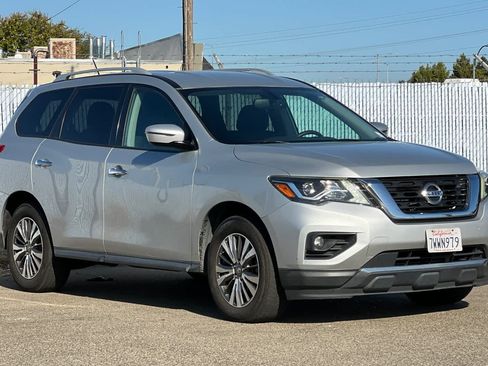 Used 2017 Nissan Pathfinder SV AWD/4WD image 7