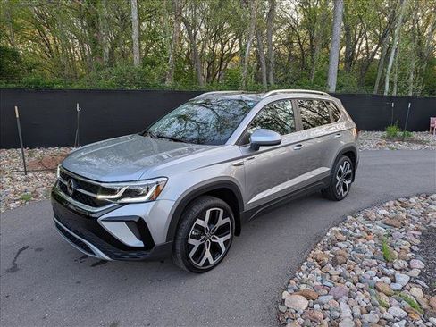 Certified 2023 Volkswagen Taos SEL AWD/4WD image 1