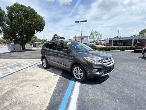 Used 2018 Ford Escape SE AWD/4WD image 2