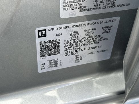 Used 2025 GMC Sierra 1500 SLT AWD/4WD image 35