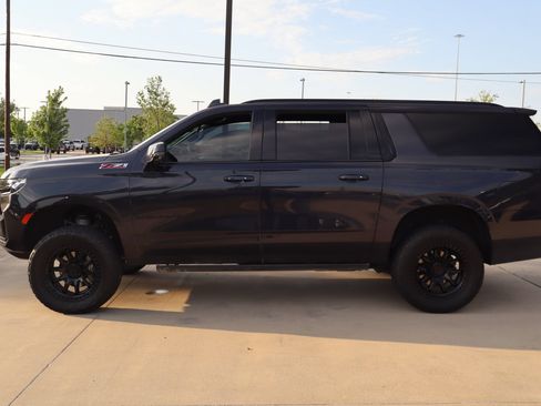Used 2023 Chevrolet Suburban Z71 w/ Off-Road Capability Package AWD/4WD image 7