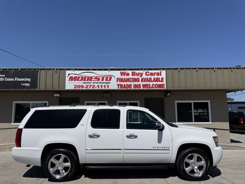 Used 2014 Chevrolet Suburban LTZ RWD image 2