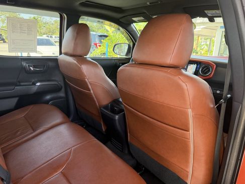 Used 2017 Toyota Tacoma TRD Sport w/ Premium & Technology Package RWD image 18