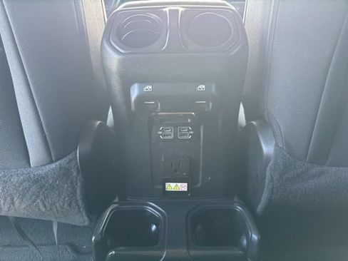 Used 2022 Jeep Gladiator Sport AWD/4WD image 14