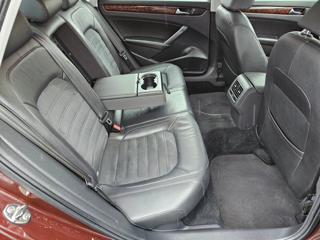 Used 2013 Volkswagen Passat TDI SEL Premium FWD image 47