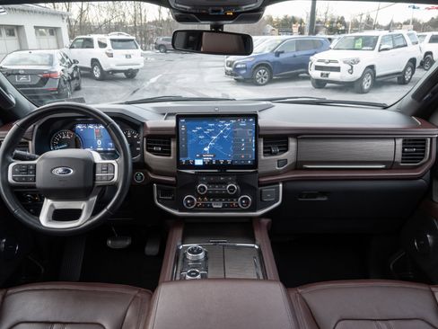 Used 2024 Ford Expedition Limited image 2