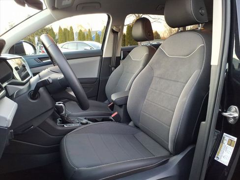 Certified 2024 Volkswagen Taos SE image 10