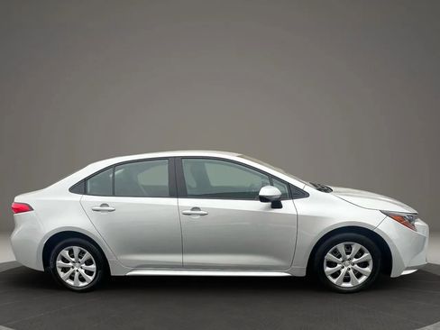 Used 2025 Toyota Corolla LE FWD image 5