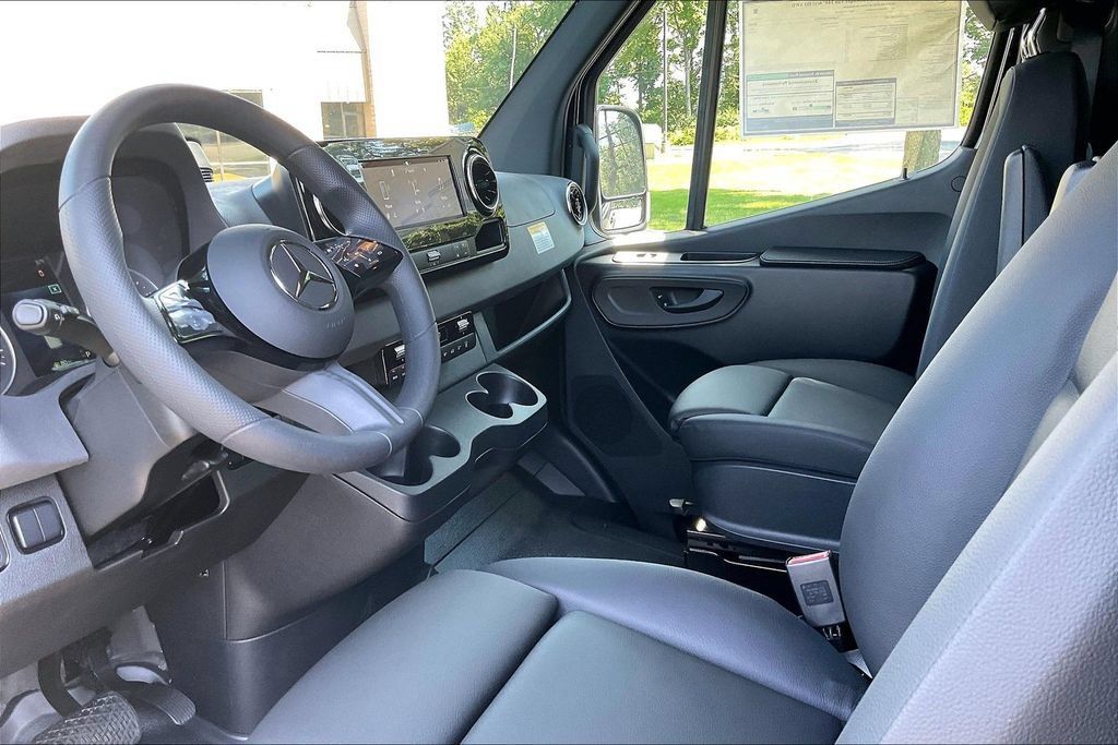 New 2025 Mercedes-Benz Sprinter 2500 image 8