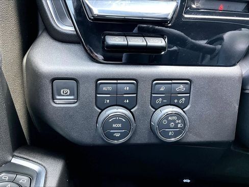 Used 2024 Chevrolet Silverado 1500 High Country w/ Technology Package AWD/4WD image 34