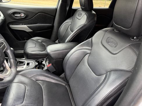 Used 2017 Jeep Cherokee Overland image 22