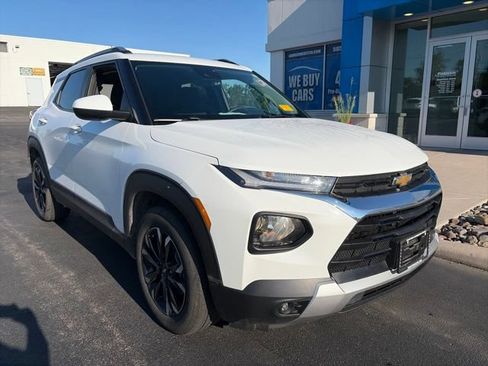 Used 2023 Chevrolet TrailBlazer LT w/ Convenience Package FWD image 2