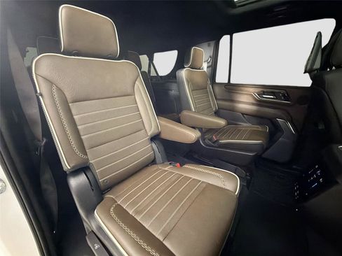 Used 2025 GMC Yukon XL Denali Ultimate AWD/4WD image 29