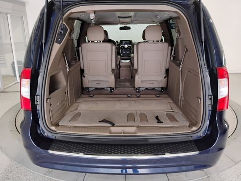 Used 2016 Chrysler Town & Country Touring image 44
