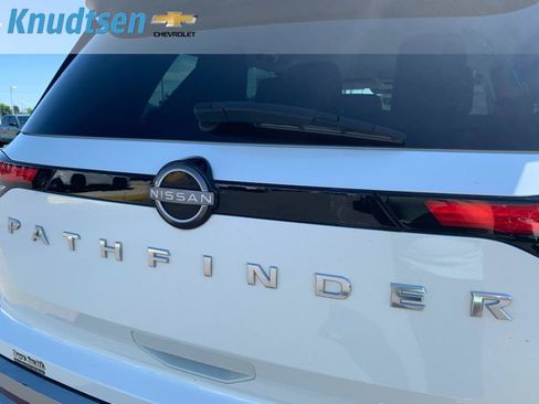 Used 2023 Nissan Pathfinder SL w/ Cargo Package AWD/4WD image 10
