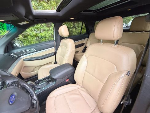 Used 2016 Ford Explorer XLT w/ Equipment Group 202A FWD image 2