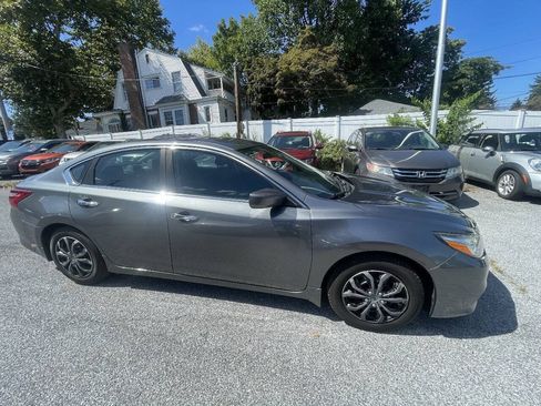 Used 2017 Nissan Altima 2.5 S w/ Power Driver Seat Package FWD image 4