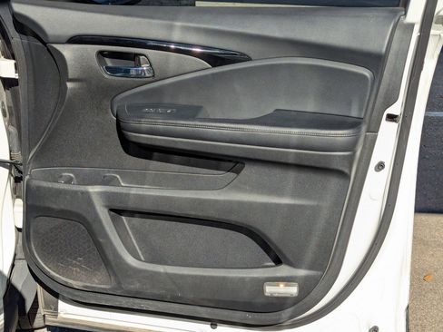 Used 2020 Honda Pilot Touring image 28