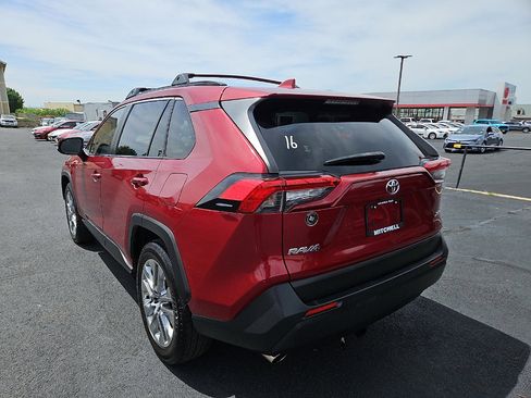 Used 2020 Toyota RAV4 XLE Premium FWD image 3