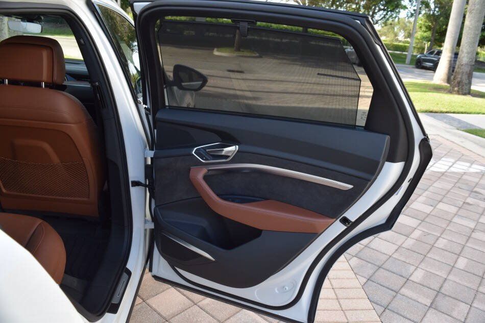 Used 2019 Audi e-tron Prestige w/ Prestige Package AWD/4WD image 75
