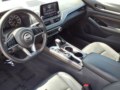 Used 2023 Nissan Altima 2.5 SR FWD image 16