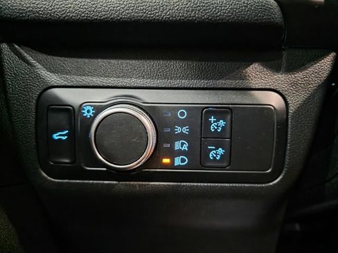 Used 2022 Ford Escape SE w/ SE Sport Appearance Package FWD image 18