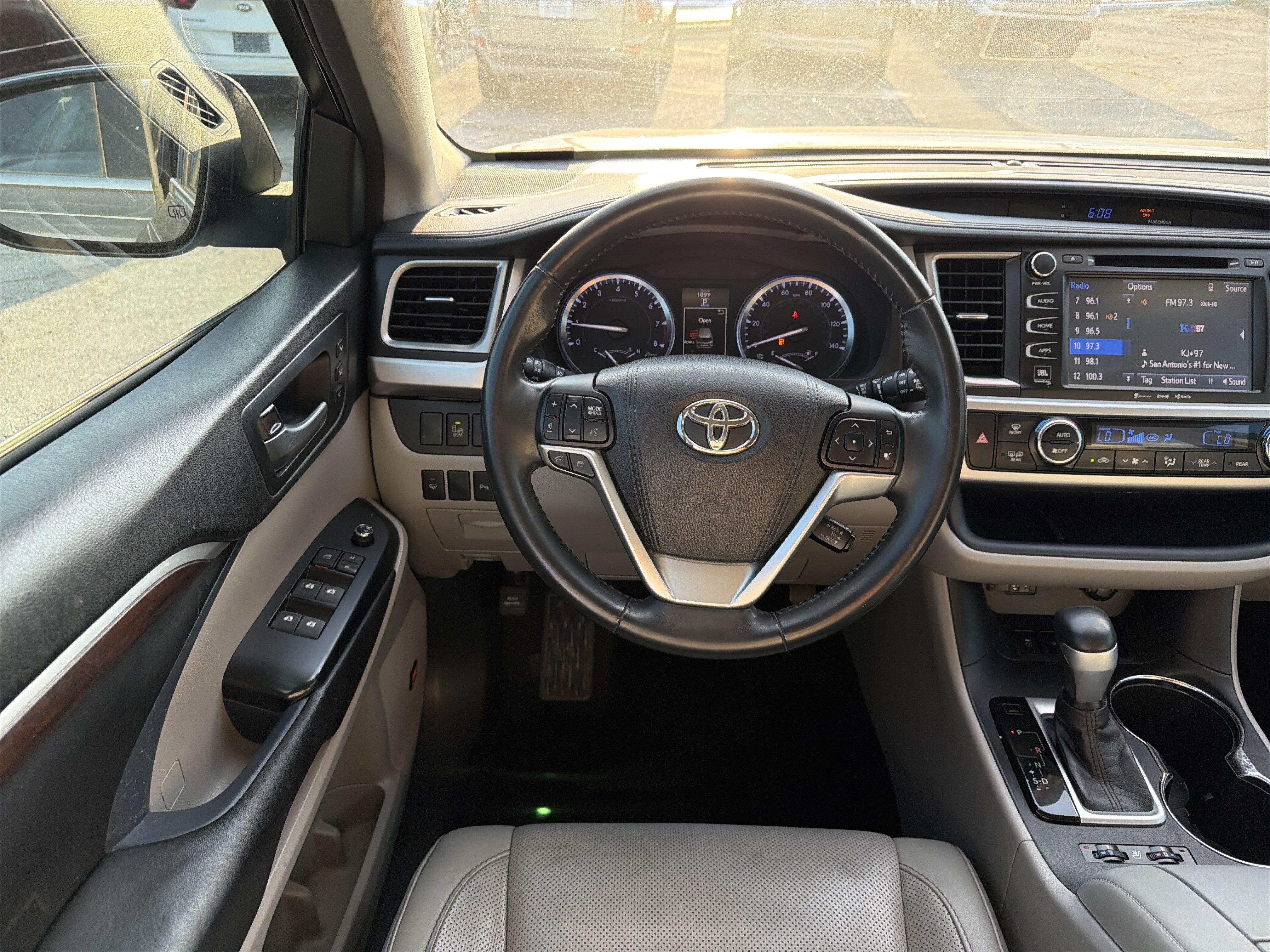 Used 2016 Toyota Highlander Limited FWD image 11