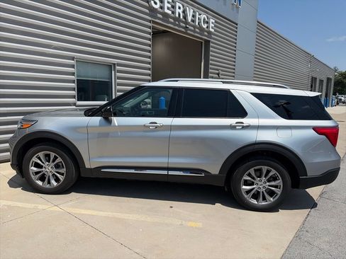 Used 2022 Ford Explorer Limited AWD/4WD image 1