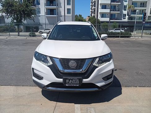 Used 2020 Nissan Rogue SV FWD image 2