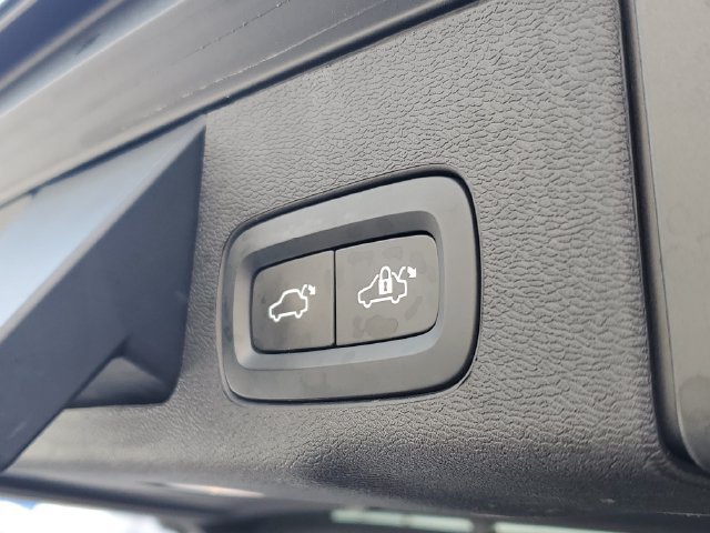 Used 2023 Volvo XC60 B5 Plus w/ Climate Package FWD image 31
