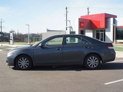 Used 2011 Toyota Camry XLE image 9