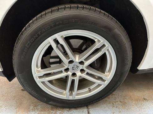 Used 2018 Porsche Macan AWD/4WD image 23