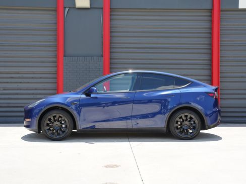 Used 2023 Tesla Model Y Long Range AWD/4WD image 7
