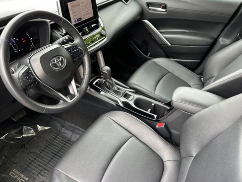Used 2024 Toyota Corolla Cross XLE w/ Convenience Package AWD/4WD image 11